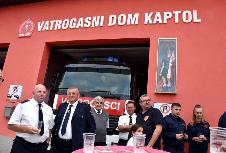 [FOTOGALERIJA] Vatrogasci Kaptola aktivni 130 godina, dobili najviše odličje, a Antun Kotrla i Zdravko Sadilek su odlikovani