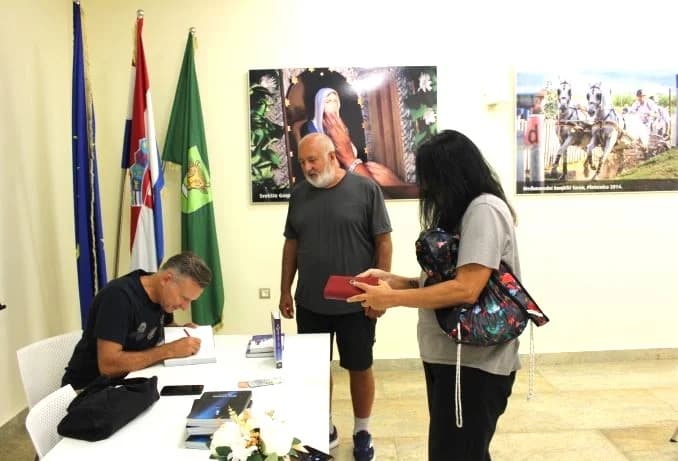 Održano putopisno predavanje i promocija knjige ʼʼIspod površineʼʼ Damira Šanteka