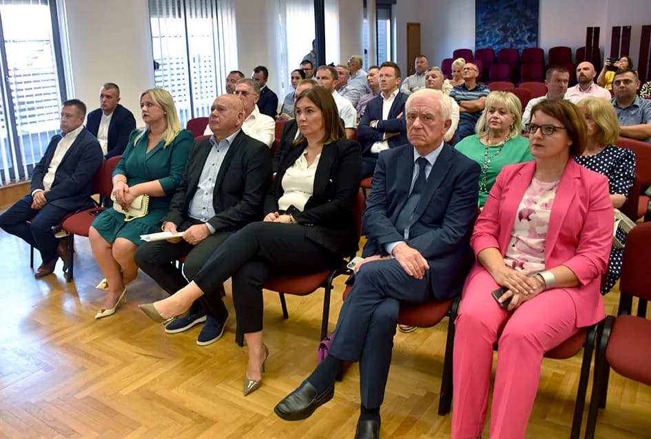 Dodijeljene nagrade najuspješnijim tvrtkama Požeško-slavonske županije za poslovanje u 2023. godini