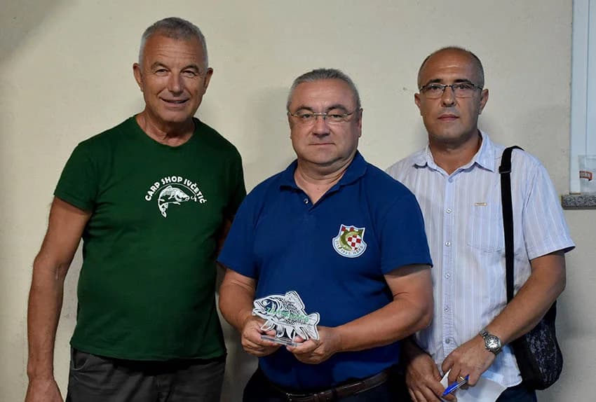 TRI DESETLJEĆA RADA: Ribiči ŠRD Požega uz jubilej primili plakete Hrvatskog i Županijskog ribolovnog saveza