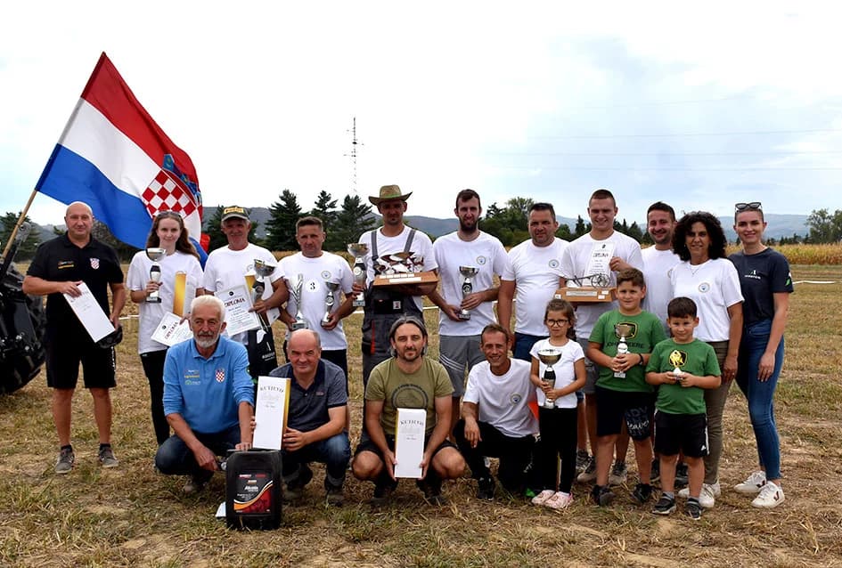 Mijo Samaržija i Patrik Pilaš pobjednici na Županijskom natjecanju u oranju