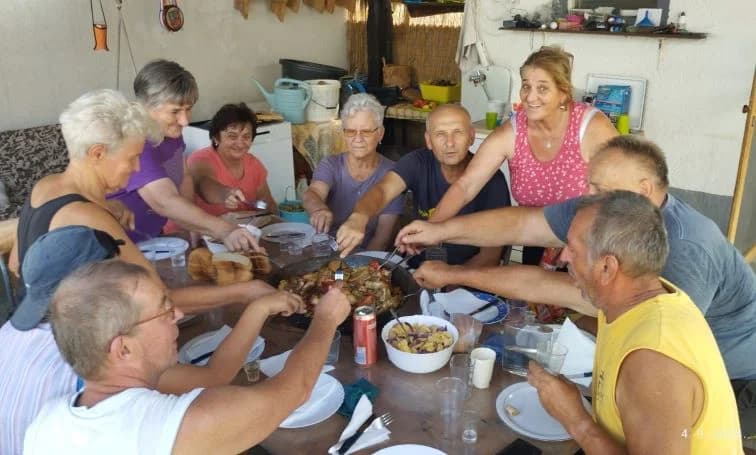 ZKUD “RAMA“: Berba grožđa u vinogadu predsjednika Jure Vidakušića