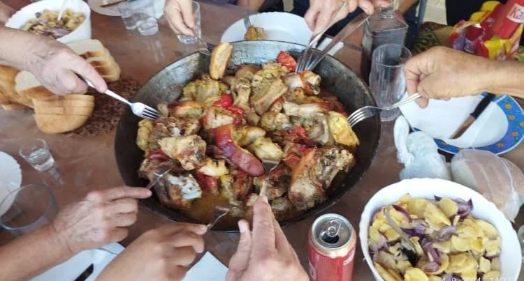 ZKUD “RAMA“: Berba grožđa u vinogadu predsjednika Jure Vidakušića