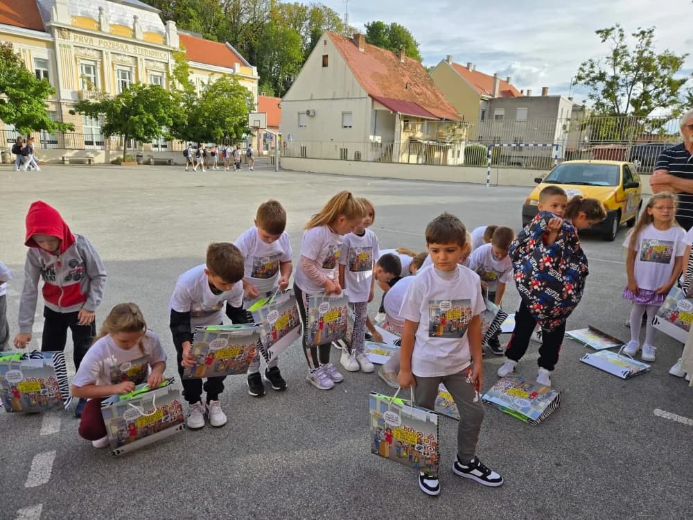 UPOZNAVANJE PRVAŠIĆA: Stručnjaci Autokluba Požega ovih dana upoznavaju osnovce sa prometnim pravilima