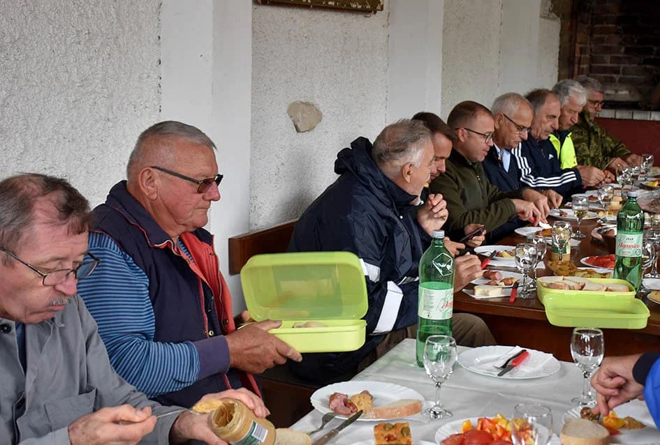 VINOGRADARSTVO I PODRUMARSTVO MIHALJ IZ KUTJEVA: Punjenje vina društveni događaj