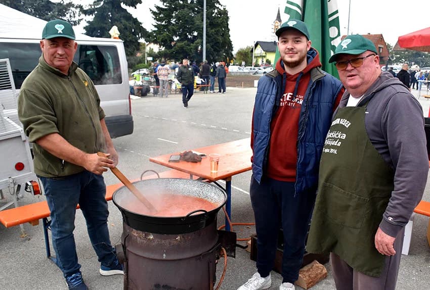 ODRŽANA TRADICIONALNA 8. JAKŠIĆKA FIŠIJADA: Jakšićki ribiči skuhali najbolji fiš