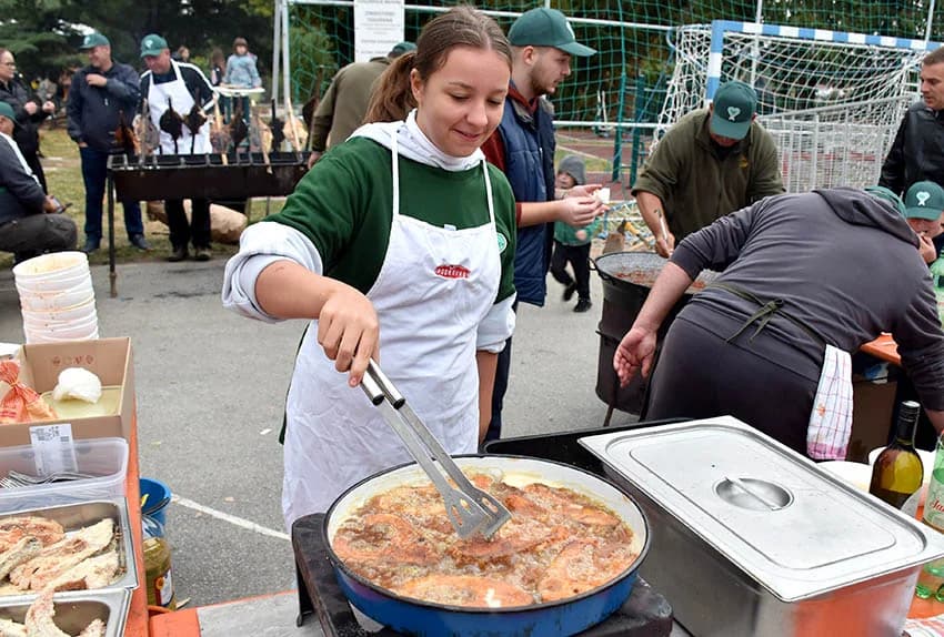 ODRŽANA TRADICIONALNA 8. JAKŠIĆKA FIŠIJADA: Jakšićki ribiči skuhali najbolji fiš