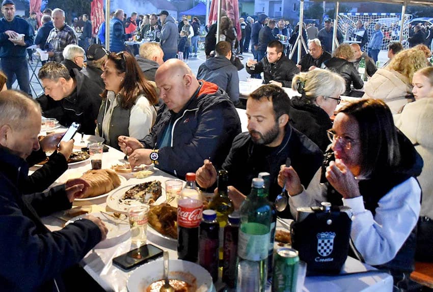 ODRŽANA TRADICIONALNA 8. JAKŠIĆKA FIŠIJADA: Jakšićki ribiči skuhali najbolji fiš