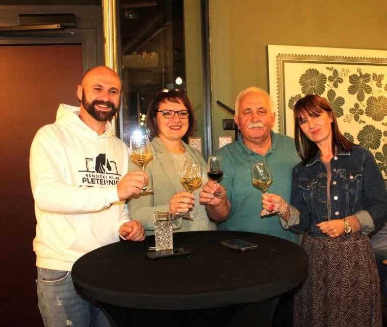 Održana nezaboravna večer vina i poezije