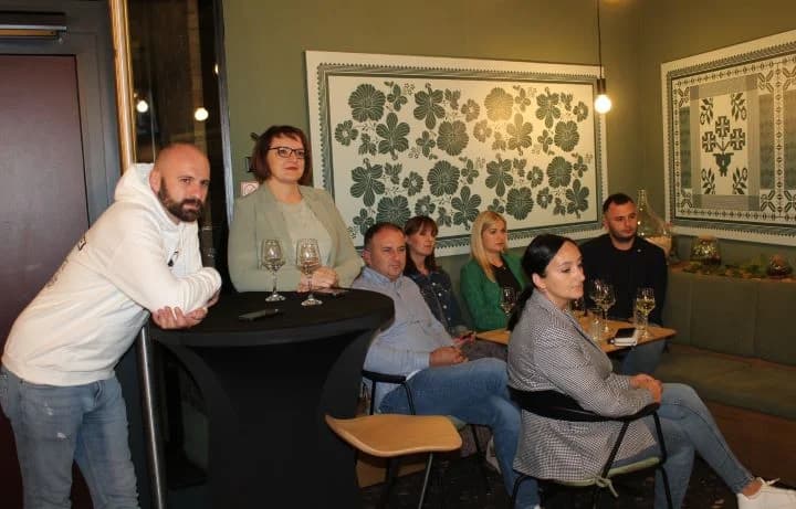Održana nezaboravna večer vina i poezije