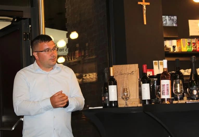 Održana nezaboravna večer vina i poezije
