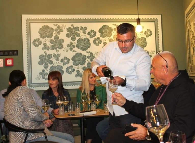Održana nezaboravna večer vina i poezije
