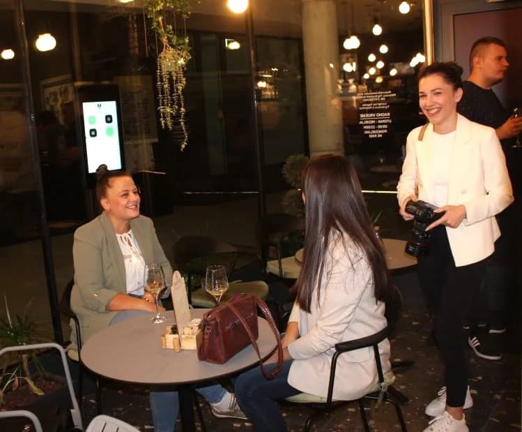 Održana nezaboravna večer vina i poezije