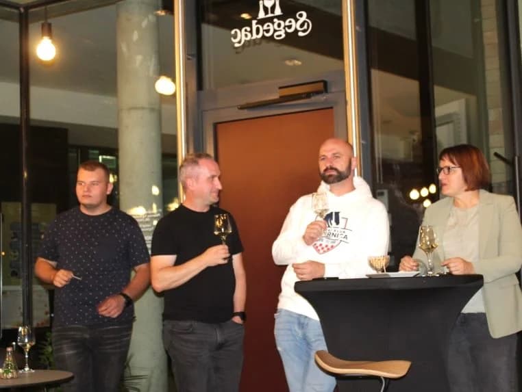 Održana nezaboravna večer vina i poezije