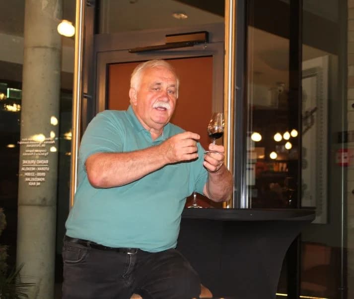 Održana nezaboravna večer vina i poezije