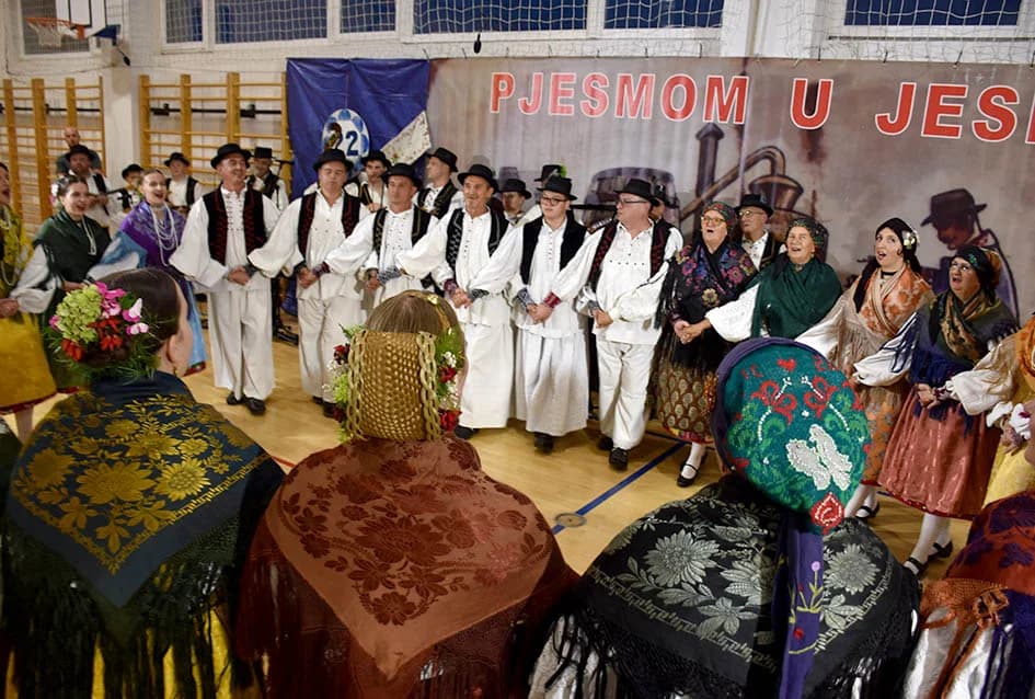 ODRŽANA 22.SMOTRA FOLKLORA U JAKŠIĆU: Nastupili čuvari tradicije od zaborava