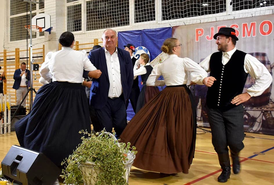 ODRŽANA 22.SMOTRA FOLKLORA U JAKŠIĆU: Nastupili čuvari tradicije od zaborava