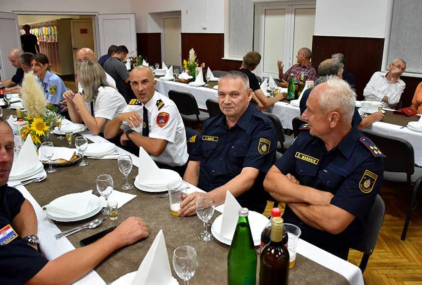 [FOTOGALERIJA] Vatrogasci Kaptola aktivni 130 godina, dobili najviše odličje, a Antun Kotrla i Zdravko Sadilek su odlikovani
