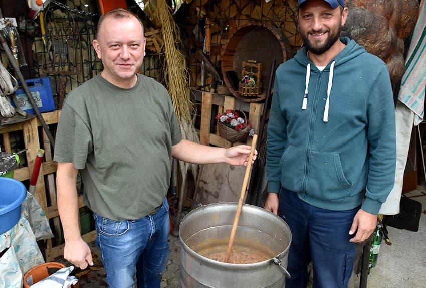 Berba je povod za okupljanje i druženje [FOTO]