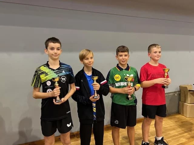 USPJEŠNI SPORTAŠI: Stolnotenisači Tom Pirc i Ivan Smiljanić na pobjedničkom postolju