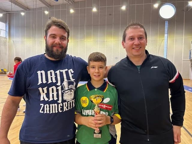 USPJEŠNI SPORTAŠI: Stolnotenisači Tom Pirc i Ivan Smiljanić na pobjedničkom postolju