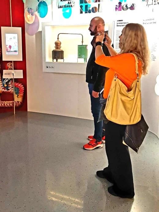 [FOTOZABILJEŠKA] Pjevačica Blanka Došen u Pleternici posjetila Muzej bećarca, Knjižnicu i Vinariju Markota