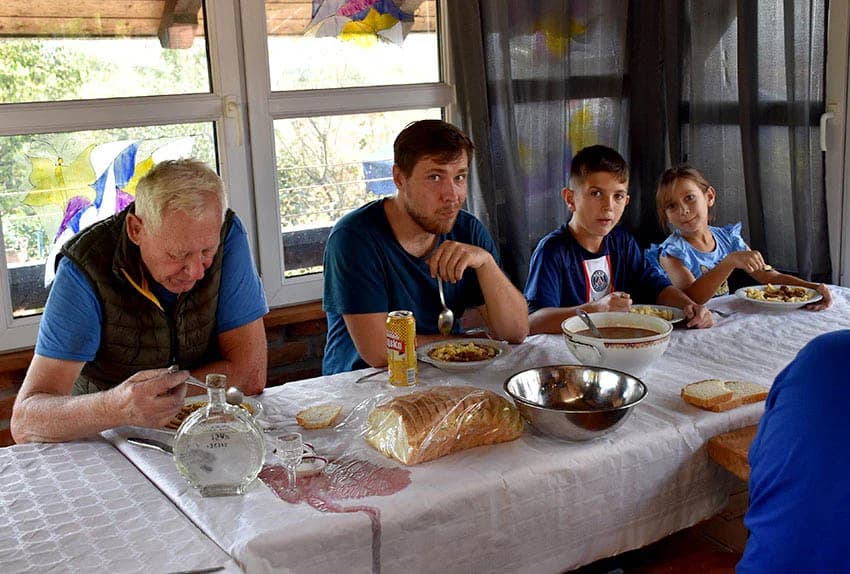 Berba je povod za okupljanje i druženje [FOTO]