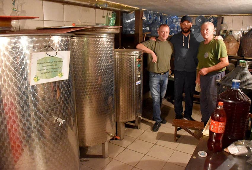 Berba je povod za okupljanje i druženje [FOTO]