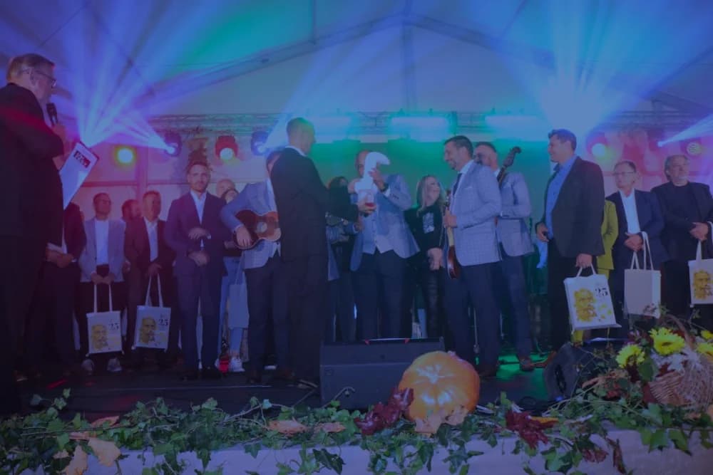 Požeško-zagrebački tamburaši Divne godine pobjednici prvog Lika festa 2023. /FOTO/