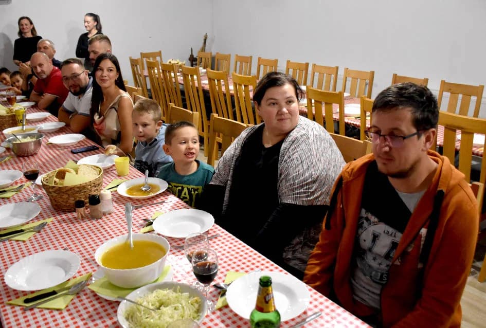 BIŠKUPČANIN MIHAEL IVANOVIĆ POBJEDNIK „VEČERE ZA 5“: Radost veselja podijelio s uzvanicima
