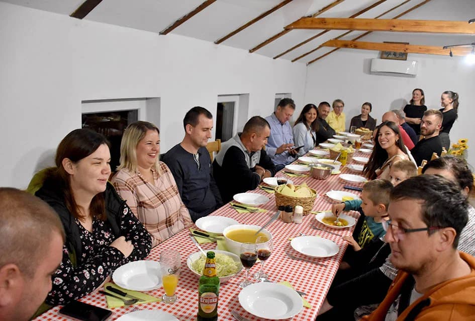 BIŠKUPČANIN MIHAEL IVANOVIĆ POBJEDNIK „VEČERE ZA 5“: Radost veselja podijelio s uzvanicima