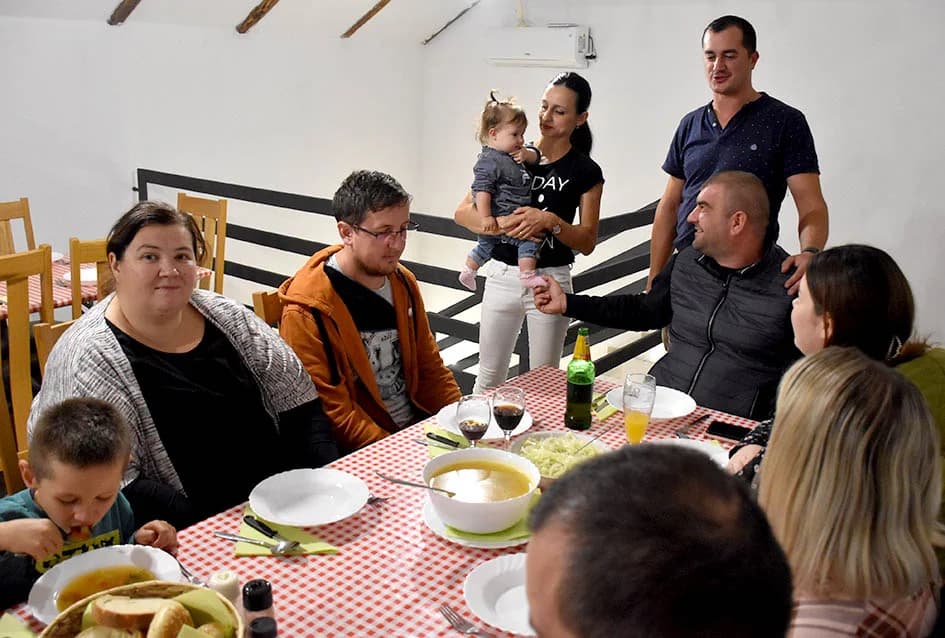 BIŠKUPČANIN MIHAEL IVANOVIĆ POBJEDNIK „VEČERE ZA 5“: Radost veselja podijelio s uzvanicima