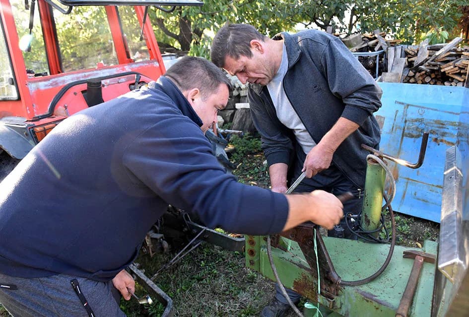 OBITELJI BODEGRAJAC IZ KUTJEVA ZAVRŠILKA OVOGODIŠNJU BERBU GROŽĐA: Berba obavljena brzo i u krugu obitelji /FOTO/