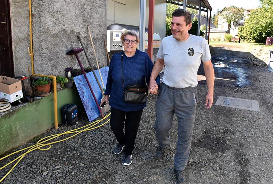 OBITELJI BODEGRAJAC IZ KUTJEVA ZAVRŠILKA OVOGODIŠNJU BERBU GROŽĐA: Berba obavljena brzo i u krugu obitelji /FOTO/