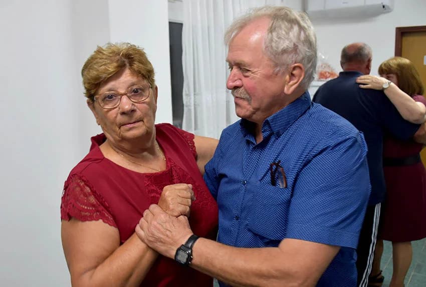 Uz ples i kola nadpjevavalo se bećarcima