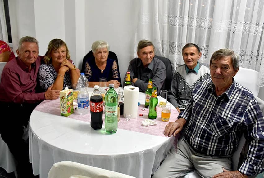 Uz ples i kola nadpjevavalo se bećarcima