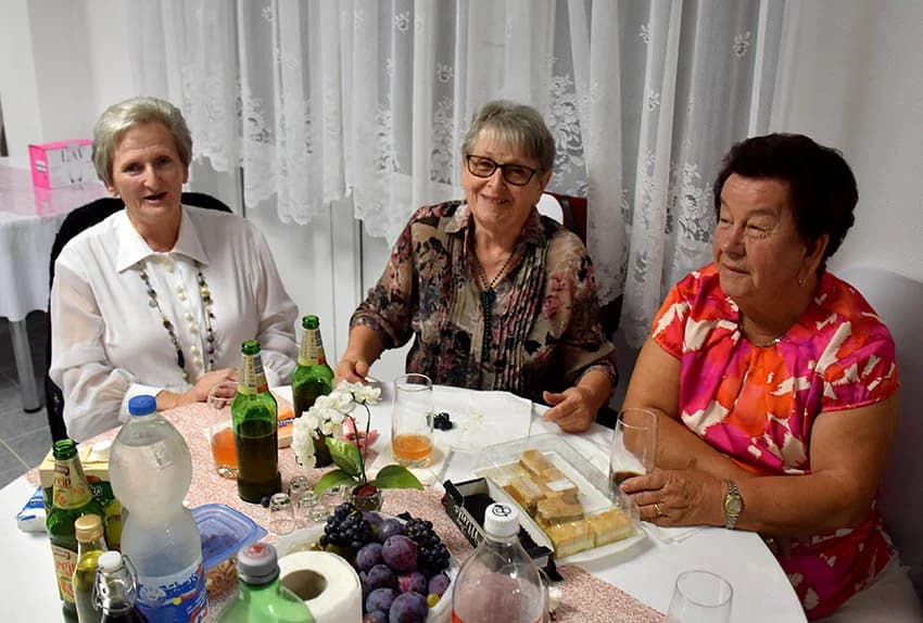 Uz ples i kola nadpjevavalo se bećarcima