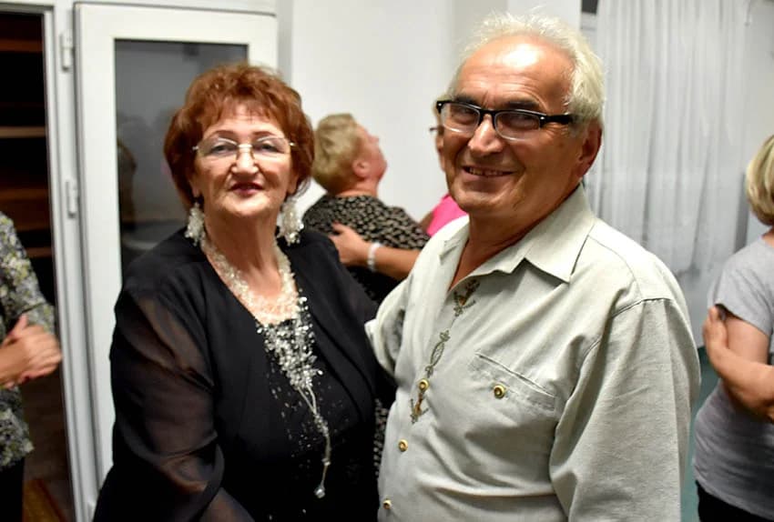 Uz ples i kola nadpjevavalo se bećarcima