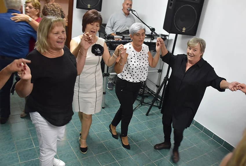 Uz ples i kola nadpjevavalo se bećarcima