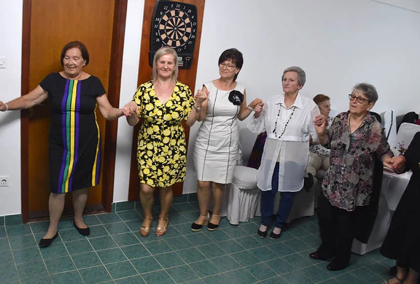 Uz ples i kola nadpjevavalo se bećarcima
