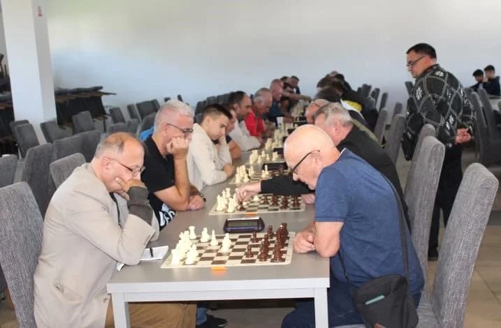 UZ DAN OPĆINE BRESTOVAC ODRŽAN ŠAHOVSKI TURNIR: Prvo mjesto i pobjednički pehar osvojio velemajstor Bogdan Lalić