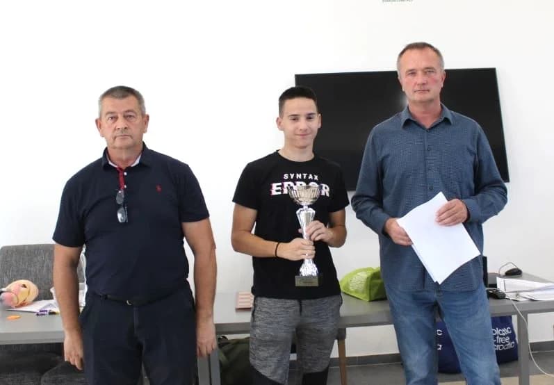UZ DAN OPĆINE BRESTOVAC ODRŽAN ŠAHOVSKI TURNIR: Prvo mjesto i pobjednički pehar osvojio velemajstor Bogdan Lalić