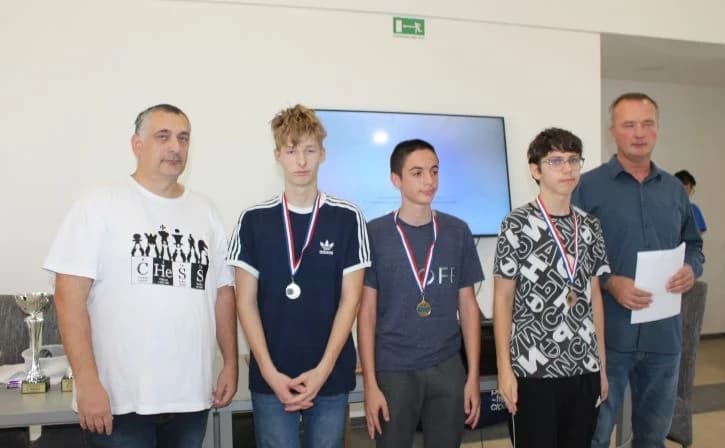 UZ DAN OPĆINE BRESTOVAC ODRŽAN ŠAHOVSKI TURNIR: Prvo mjesto i pobjednički pehar osvojio velemajstor Bogdan Lalić