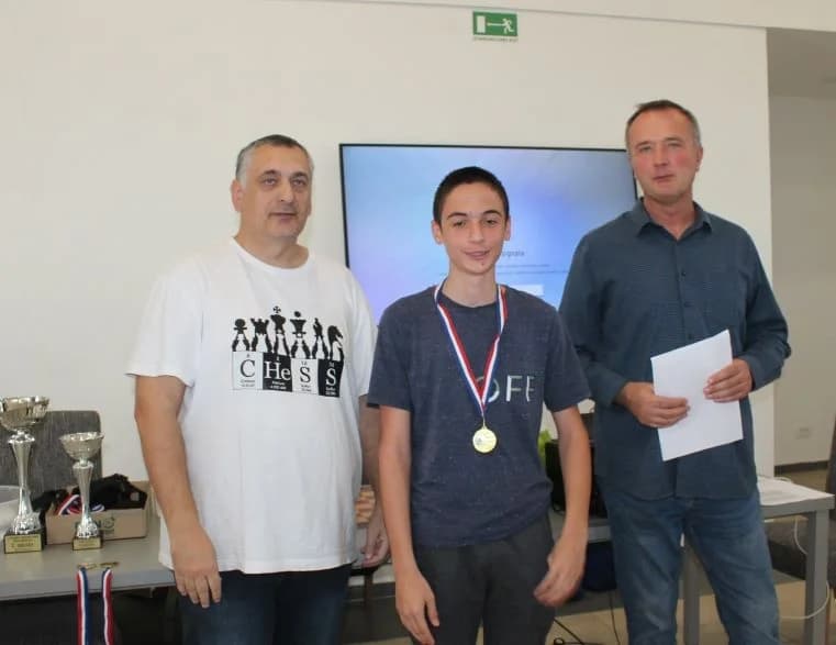 UZ DAN OPĆINE BRESTOVAC ODRŽAN ŠAHOVSKI TURNIR: Prvo mjesto i pobjednički pehar osvojio velemajstor Bogdan Lalić