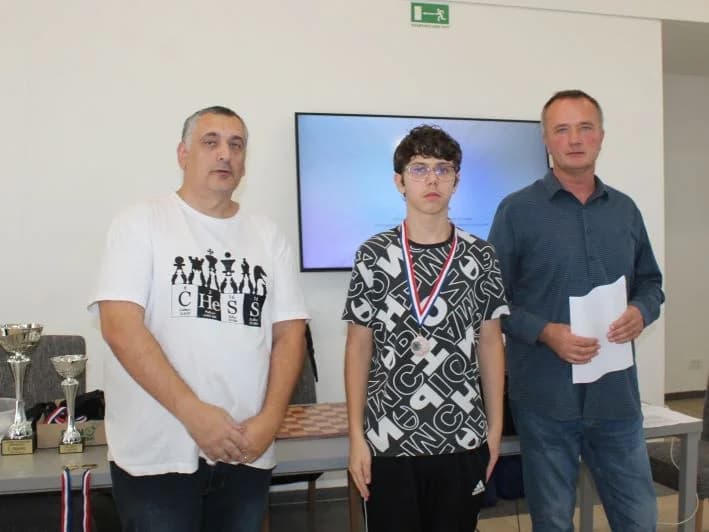 UZ DAN OPĆINE BRESTOVAC ODRŽAN ŠAHOVSKI TURNIR: Prvo mjesto i pobjednički pehar osvojio velemajstor Bogdan Lalić