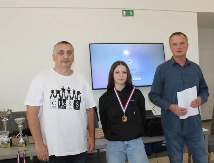 UZ DAN OPĆINE BRESTOVAC ODRŽAN ŠAHOVSKI TURNIR: Prvo mjesto i pobjednički pehar osvojio velemajstor Bogdan Lalić