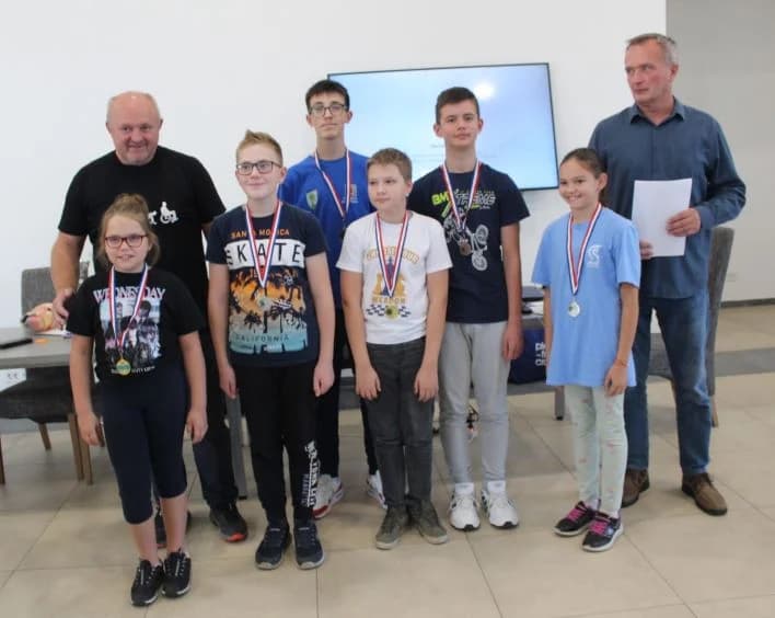 UZ DAN OPĆINE BRESTOVAC ODRŽAN ŠAHOVSKI TURNIR: Prvo mjesto i pobjednički pehar osvojio velemajstor Bogdan Lalić