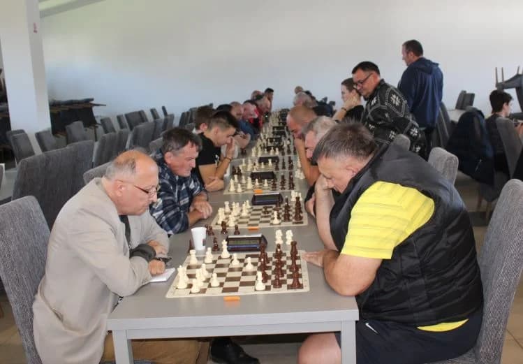 UZ DAN OPĆINE BRESTOVAC ODRŽAN ŠAHOVSKI TURNIR: Prvo mjesto i pobjednički pehar osvojio velemajstor Bogdan Lalić
