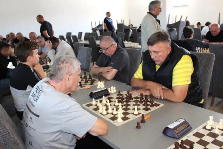 UZ DAN OPĆINE BRESTOVAC ODRŽAN ŠAHOVSKI TURNIR: Prvo mjesto i pobjednički pehar osvojio velemajstor Bogdan Lalić