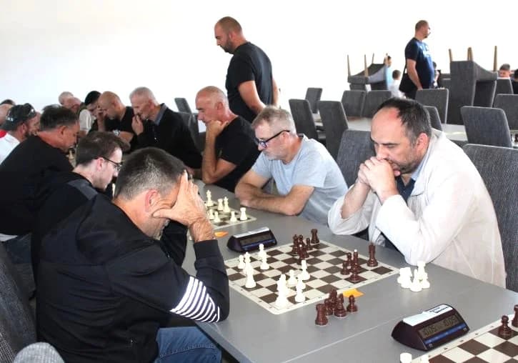UZ DAN OPĆINE BRESTOVAC ODRŽAN ŠAHOVSKI TURNIR: Prvo mjesto i pobjednički pehar osvojio velemajstor Bogdan Lalić